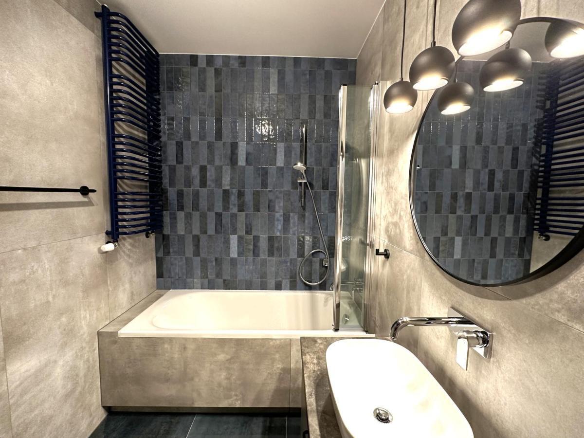 Apartament Lotnisko Chopina Warsaw Airport Buitenkant foto