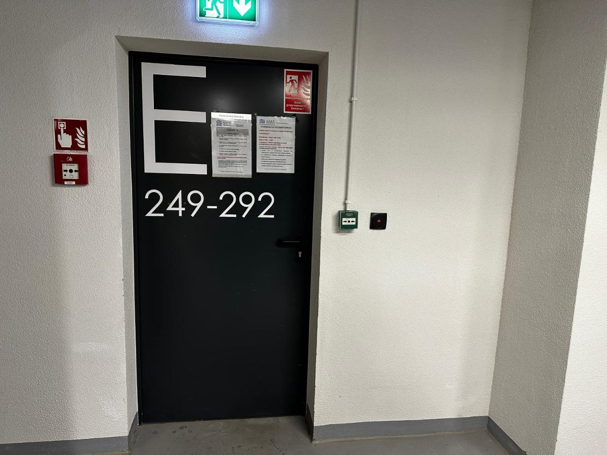 Apartament Lotnisko Chopina Warsaw Airport Buitenkant foto